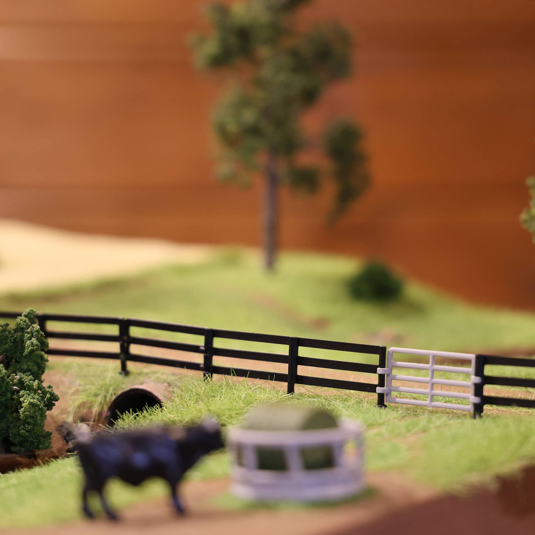 1/64 Black Painted-look Fencing 6-pack with Gate, 3D Printed